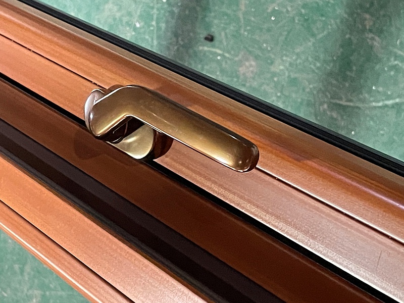 太驚艷！這些顏值與實力并存的樓上樓鋁木門窗，真讓人心動！