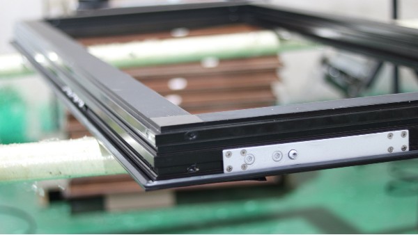 樓上樓門窗工程定制的節(jié)能性在現代建筑中的重要作用