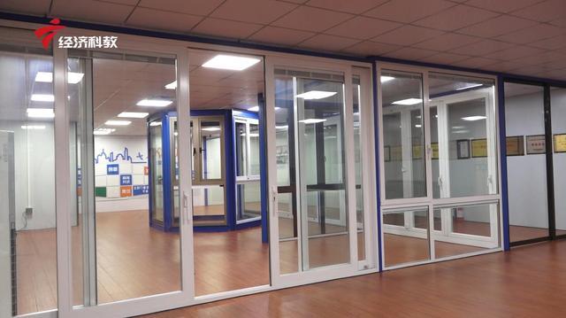 樓上樓門(mén)窗-工程門(mén)窗定制廠家