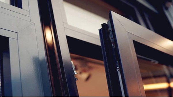 樓上樓工程門(mén)窗為什么會(huì)比普通門(mén)窗廠家性價(jià)比高？大有學(xué)問(wèn)