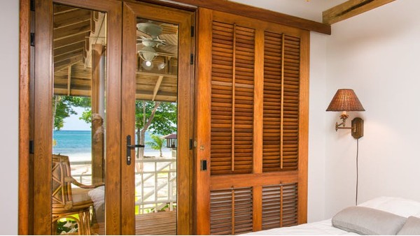 鋁合金門(mén)窗多少錢一平米？樓上樓門(mén)窗告訴你別再被忽悠！